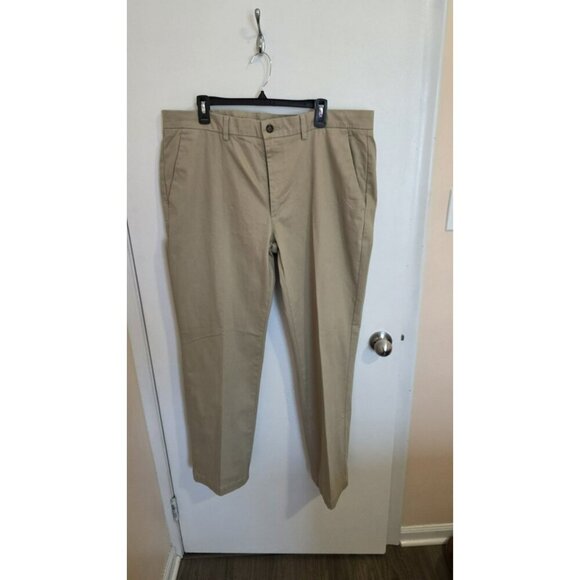 St John's Bay Pants Mens Size 42Wx32L Beige Khaki Stretch Lycra Chino Pants NWT - Picture 1 of 11